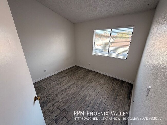 Building Photo - 2954 N Oregon St