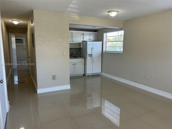 Building Photo - 543 SW 37th Ave