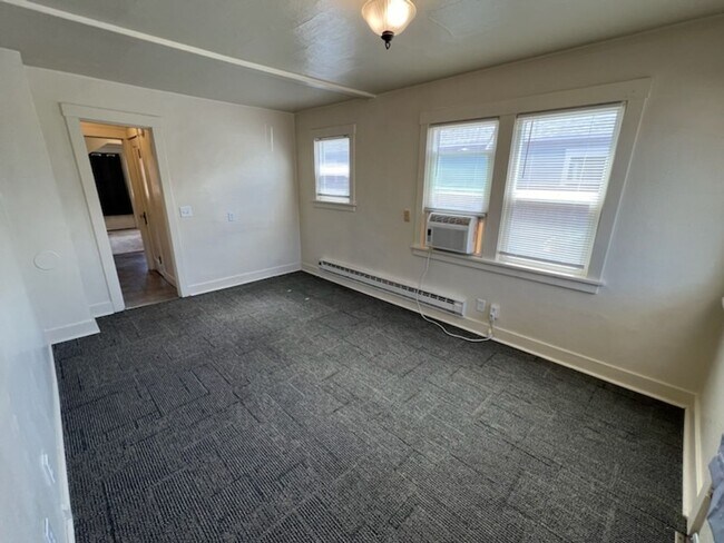 Building Photo - 901 Kittitas St