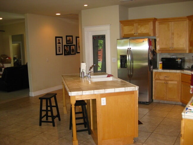 Building Photo - 2500 Sq Ft in Great Neighborhood Near Schools and Bidwell Park!