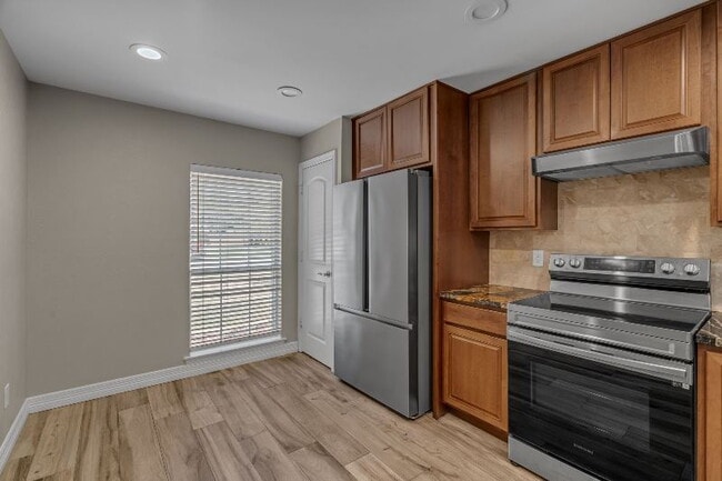 Building Photo - "Fantastic 3-Bedroom, 2 Bath Home in Prime...