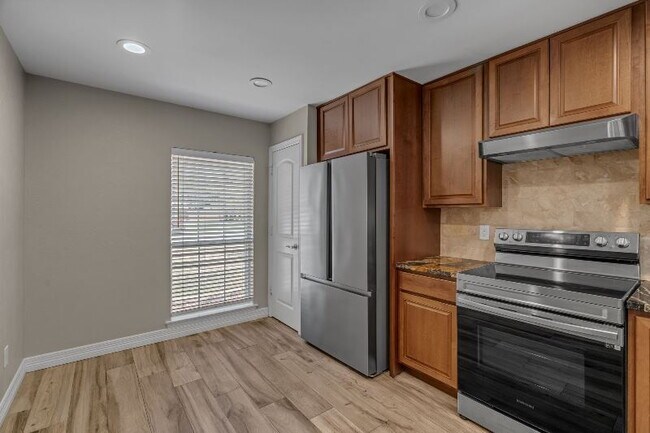 Building Photo - "Luxurious 3-Bedroom, 2 Bath Home in Prime...