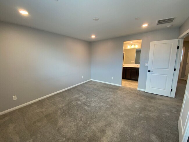 Building Photo - Townhouse in Summerlin North
