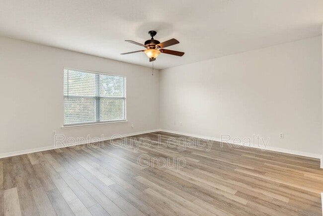 Building Photo - 402 Hearthside Ct