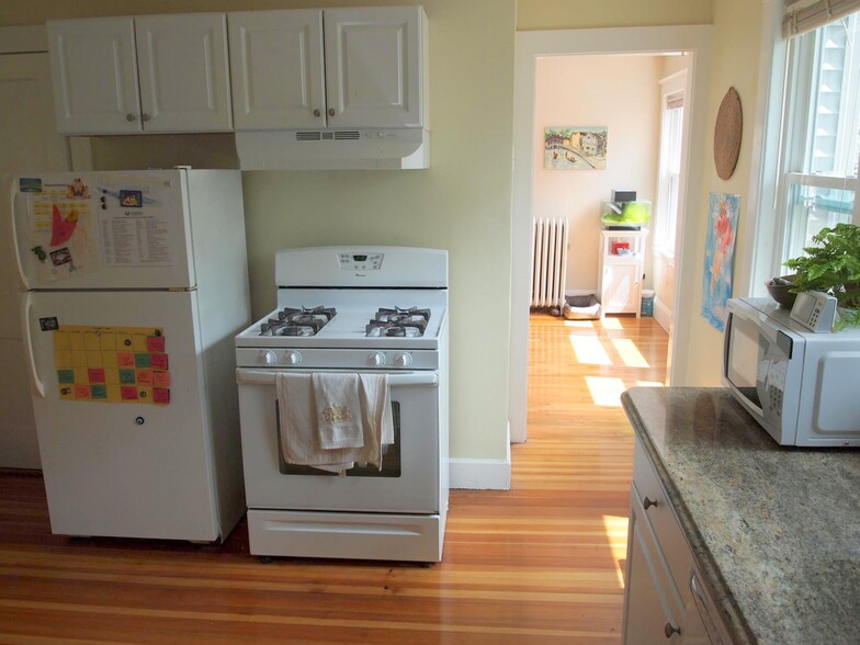 Building Photo - 56 Standish St