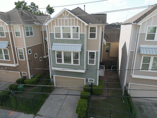 Building Photo - 2511 Sherwin St