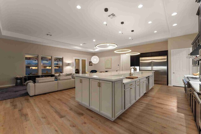 Building Photo - Stunning 5-Bedroom, 4.5-Bath Home in the S...