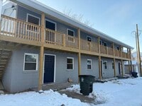 Building Photo - 402 Gunn St