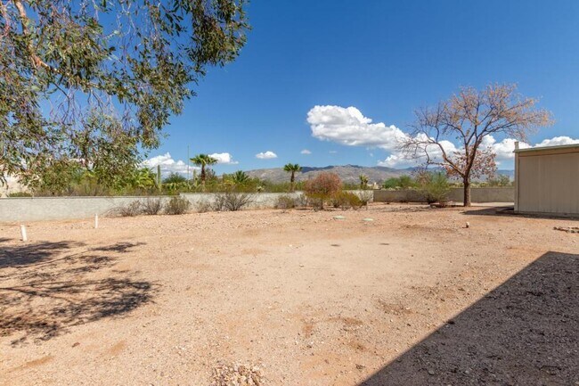 Building Photo - 7880 S Ave De Pina