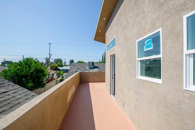Building Photo - 17125 Saticoy St