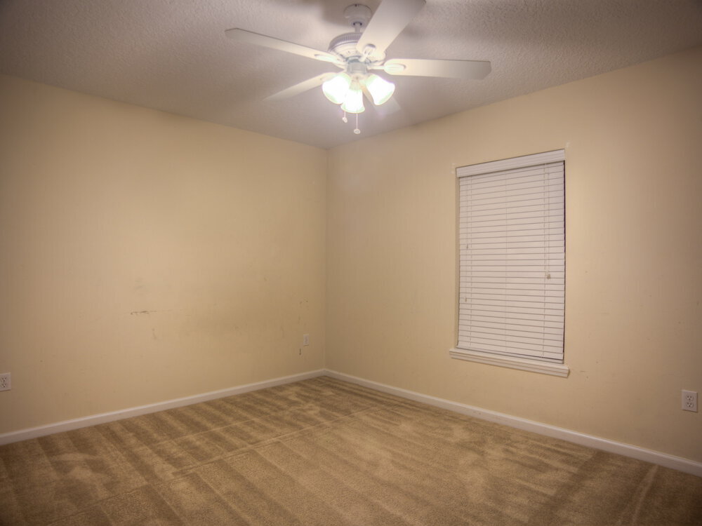 Building Photo - 1828 Creekview Dr