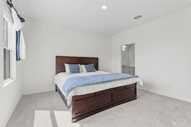 Building Photo - 1003 Sika Cv