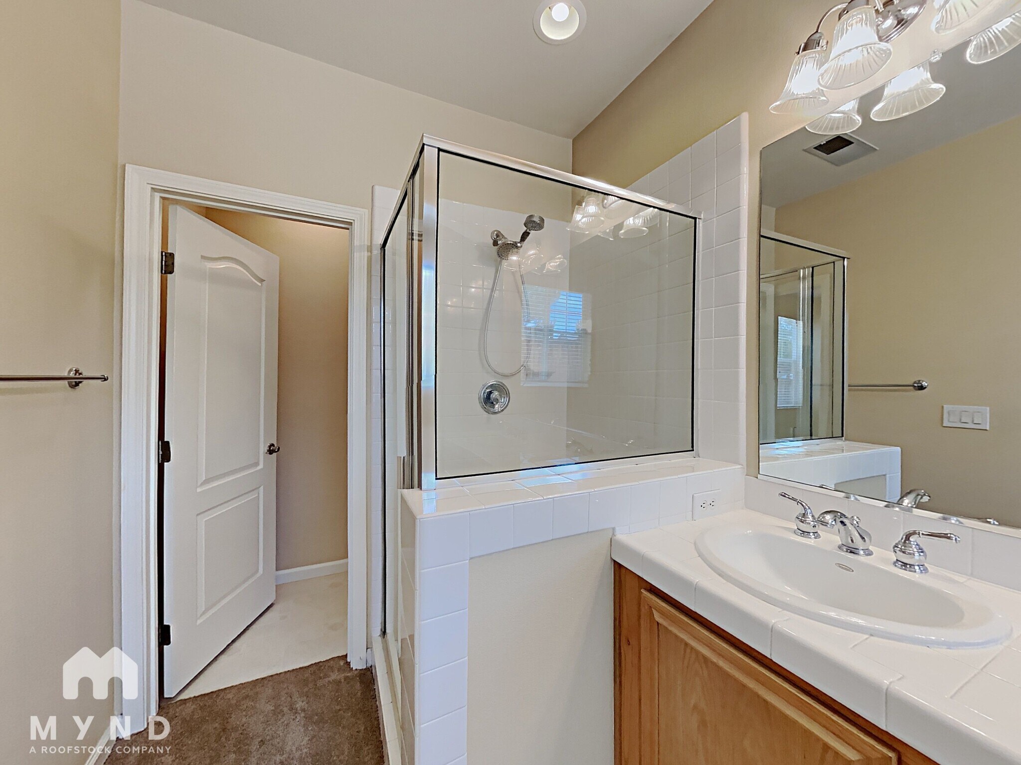 Building Photo - 6890 Apus Dr