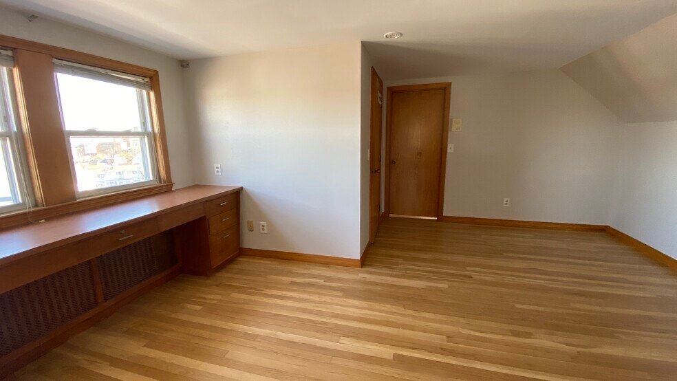 Building Photo - 120 Colborne Rd