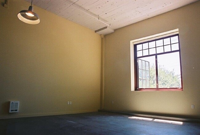 Building Photo - 10970 International Blvd