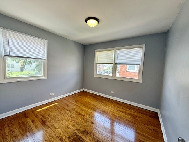 Building Photo - 122 N Menard Ave