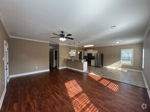 Building Photo - 3BR/2BA IN DENHAM SPRINGS