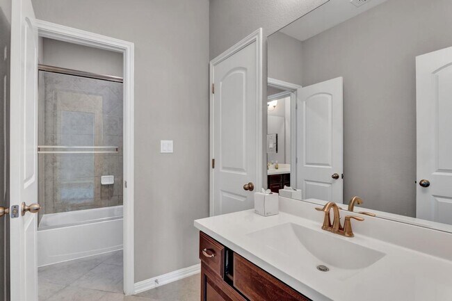 Building Photo - 2629 Coralbush Dr