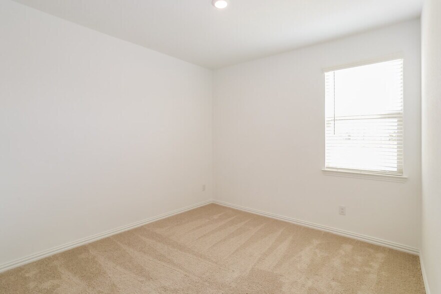 Building Photo - 14733 San Pablo Dr