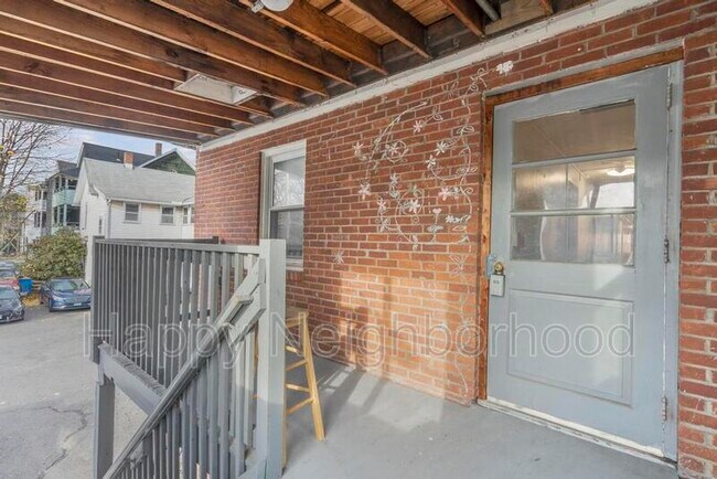 Building Photo - 5-7 Upson Street