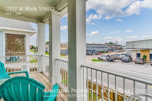 Building Photo - Downtown Pensacola Furnished Rental with T...