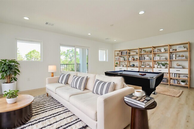 Building Photo - 15000 S Richmond Ave