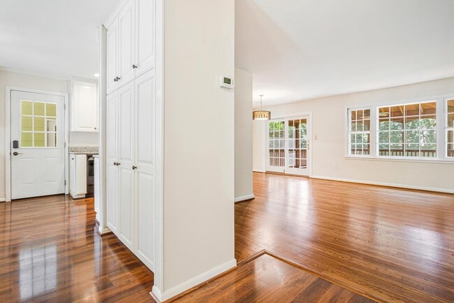 Building Photo - 4601 Wood Dr