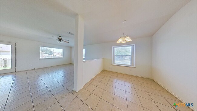 Building Photo - 1119 Whitley Dr