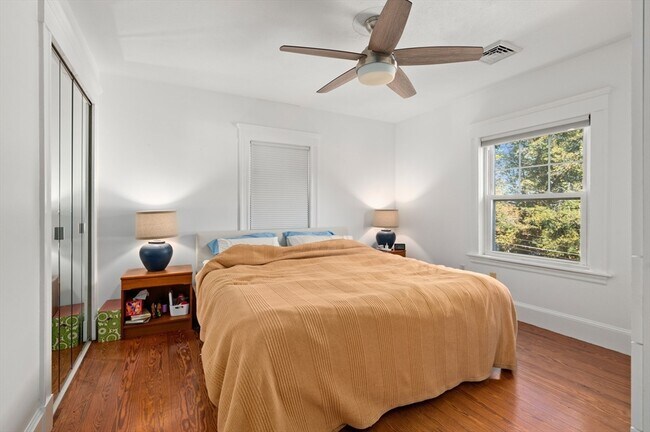 Building Photo - 32 Charles St