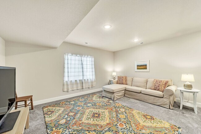 Building Photo - 13170 Valley Peak Dr