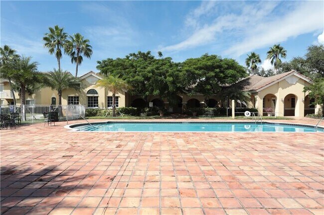 Building Photo - 2640 S University Dr