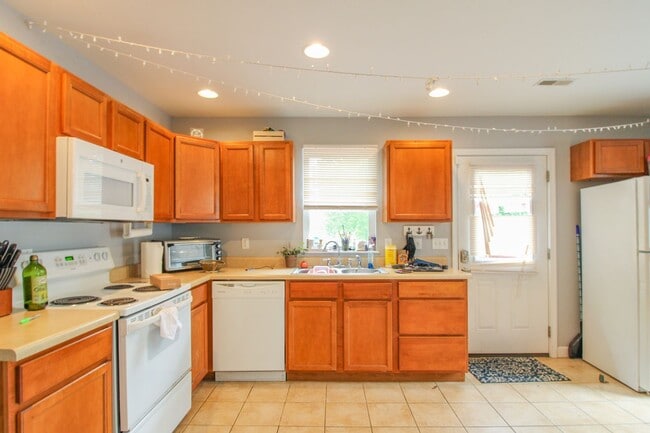 Primary Photo - 108 S College Ave