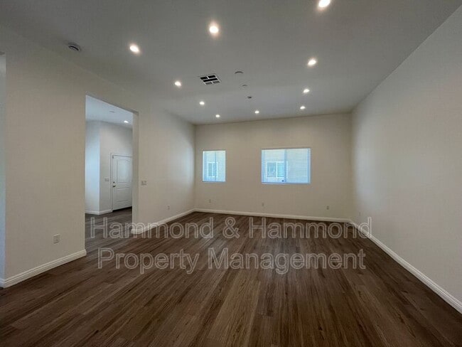 Building Photo - 12680 Bradley Ave