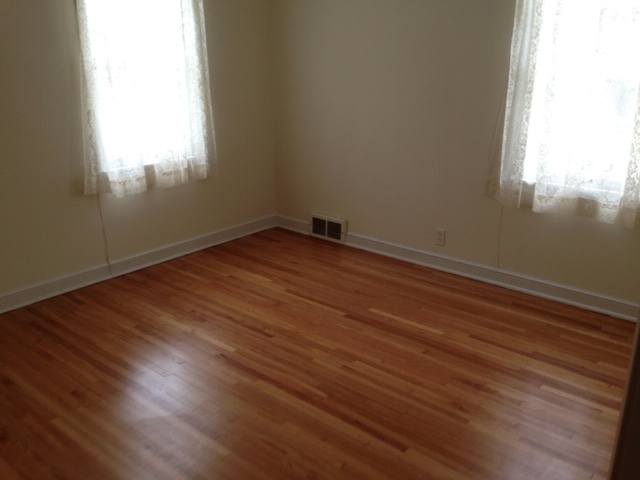 East bedroom - 3528 Blaisdell Ave
