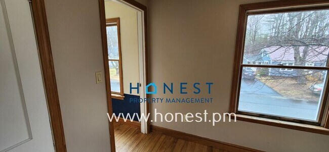 Building Photo - 4 Pierce St