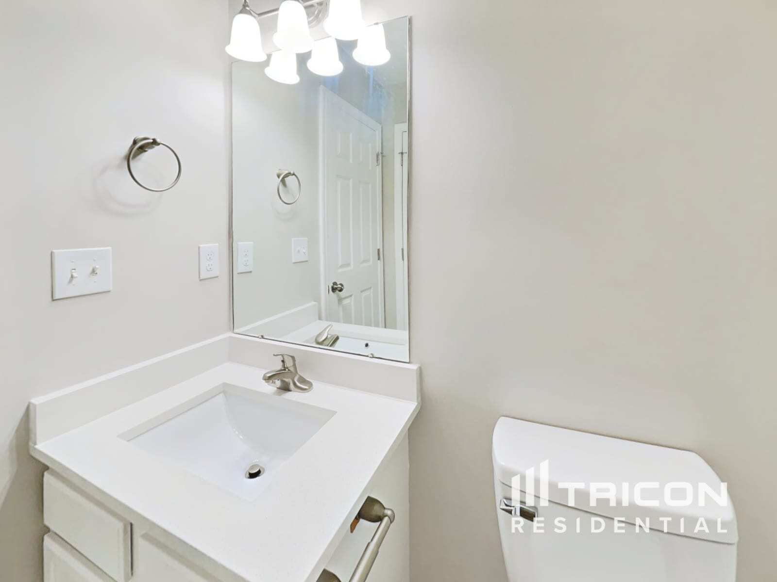 Building Photo - 5028 Hildreth Court