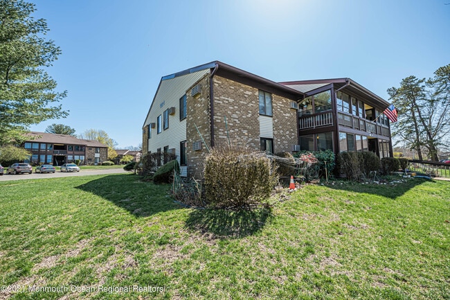 Building Photo - 118 Amberly Dr