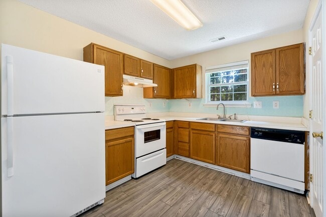 Building Photo - Charming 3-Bedroom Ranch in the Heart of D...