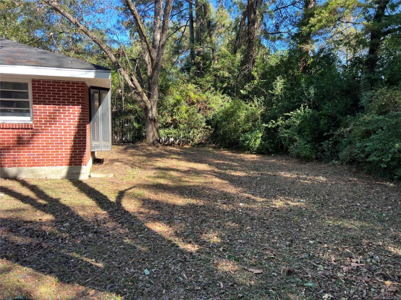 Building Photo - 3653 Cloverdale Rd