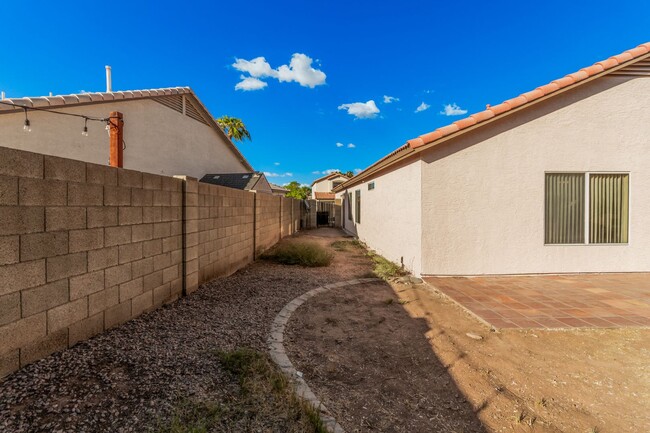 Building Photo - 3 Bedroom, 2 Bath in Gilbert