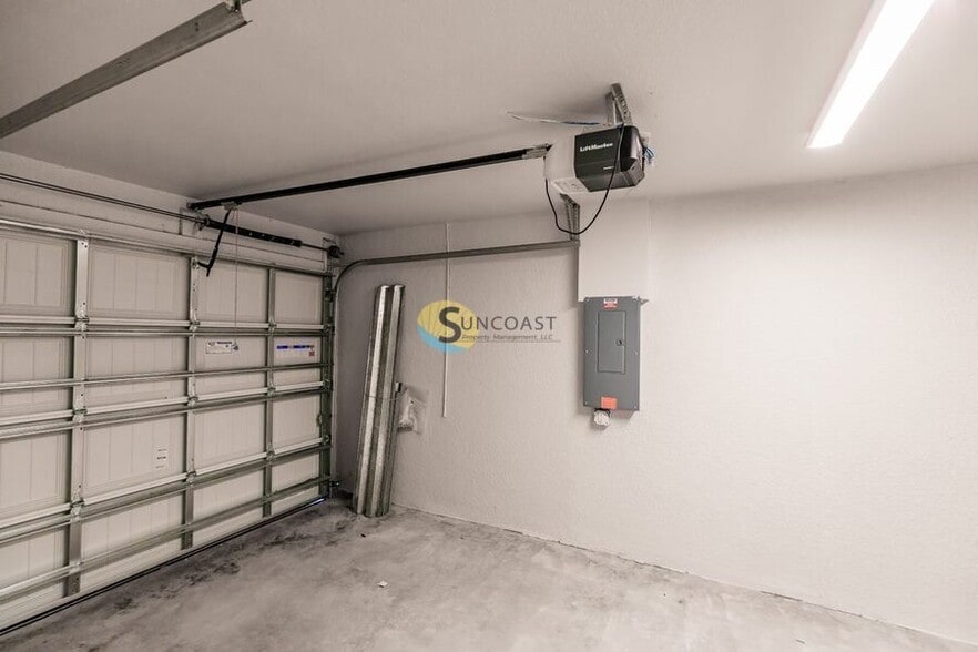 Building Photo - 1920 Latona St