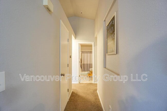 Building Photo - 10519 NE 45th Ave