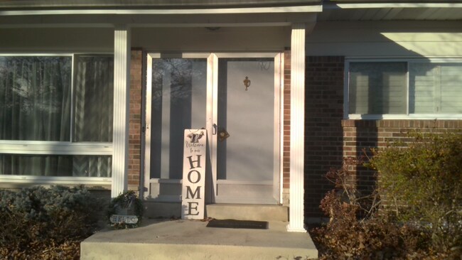 Building Photo - 9663 Yorkshire Estates Dr