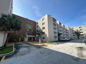 Building Photo - 6950 Miami Gardens Dr
