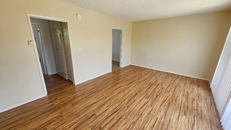 Building Photo - 3945 Stevely Ave