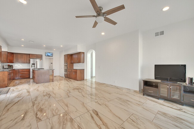 Building Photo - 3571 Rio Ranch Rd