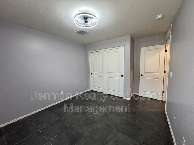 Building Photo - 1633 W Pinkley Ct