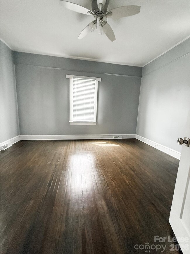 Building Photo - 428 West Ave