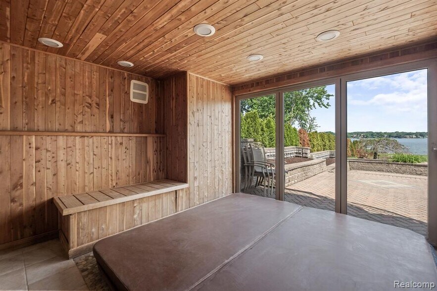 Building Photo - 2380 Walnut Lake Rd