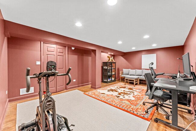 Building Photo - 1213 Selwyn Ln